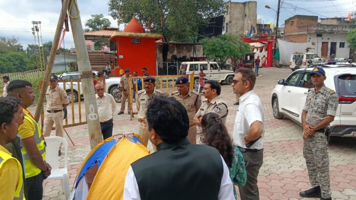 कलेक्टर-एसपी ने मूर्ति विसर्जन व्यवस्थाओं का लिया जायजा